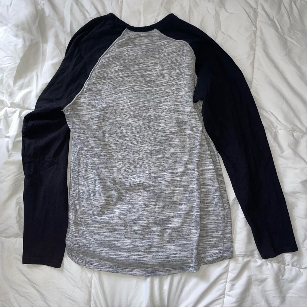 Broken Threads Raglan Top - Picture 2 of 4